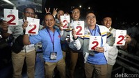 Para pendukung Prabowo-Sandiaga juga menyambut gembira hasil pengundian nomor urut Pilpres.