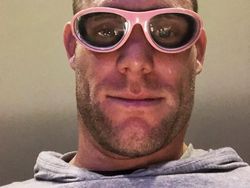 Kacamata Roberto Firmino Hebohkan Netizen