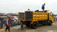 Dalam satu hari, sampah yang diangkut mencapai 5 ton. (Raja-detik)