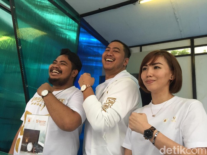 Jam tangan batik jam koleksi kolaborasi terbaru Wishwatch dan komedian Pandji Pragiwaksono.Foto: Daniel Ngantung/Wolipop Jam tangan batik jam koleksi kolaborasi terbaru Wishwatch dan komedian Pandji Pragiwaksono.Foto: Daniel Ngantung/Wolipop