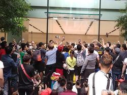 Bertahan Semalam Suntuk Berujung iPhone Idaman