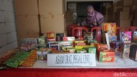 Jamu pegal linu dan asam urat seperti Wantong Pegal Linu, Tawon Sakti, Tawon Liar, Assalam, Kapsul Urat dan Jaya Asli Anrat. (Foto: Khadijah Nur Azizah/detikHealth) 