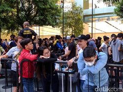 Bertahan Semalam Suntuk Berujung iPhone Idaman