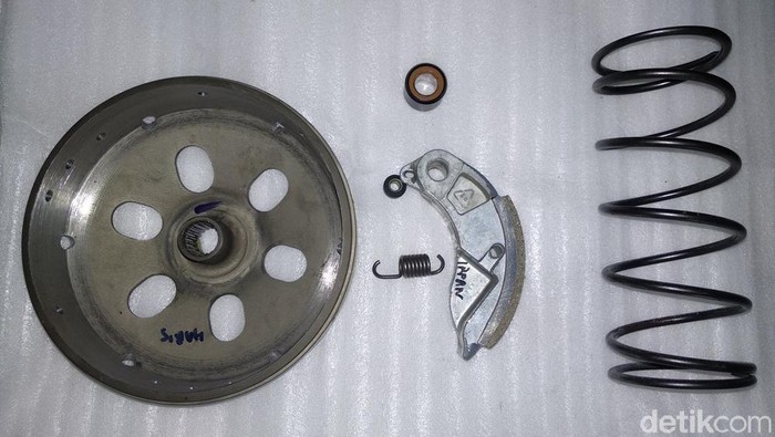 Spare part CVT PCX Paket sparepart custom untuk CVT Honda PCX lokal
Credit foto: Luthfi Anshori