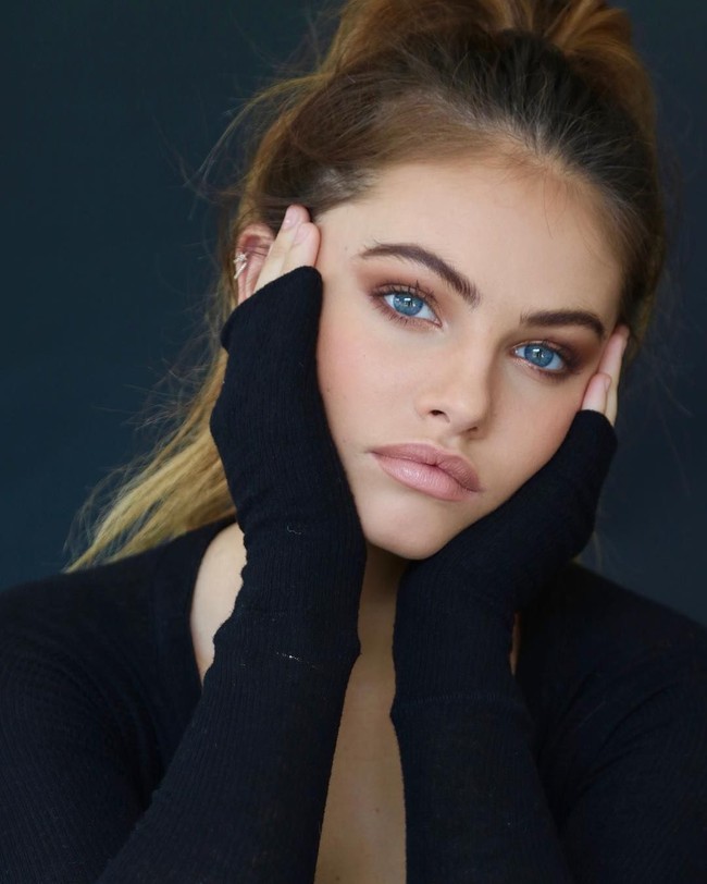 Sejak kecil penampilan cantik Thylane Blondeau sudah menarik perhatian dunia. Punya wajah cantik, rambut pirang, dan mata biru yang mempesona, ia pun sempat dijuluki sebagai anak tercantik di dunia. Foto: Instagram @thylaneblondeau
