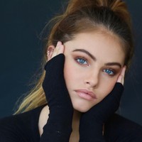Sejak kecil penampilan cantik Thylane Blondeau sudah menarik perhatian dunia. Punya wajah cantik, rambut pirang, dan mata biru yang mempesona, ia pun sempat dijuluki sebagai anak tercantik di dunia. Foto: Instagram @thylaneblondeau