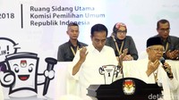 Usai sambutan, cawapres Maruf Amin langsung membacakan doa.