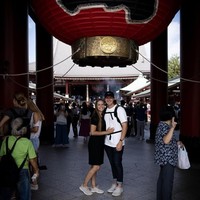 Mereka mengaku suka menggunakan aplikasi bernama Wall Street Minimalist untuk melihat poin kartu kredit dan mencari cara terbaik untuk mendapatkan penerbangan gratis. Mereka pun sering membagi tips-tips hemat traveling lainnya di Instagram, YouTuber, dan situs pribadi. Berikut beberapa di antaranya. Foto: Instagram @hannahandchad