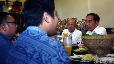 Jelang Pengundian Nomor Urut, Jokowi Makan Siang di Restoran Jawa
