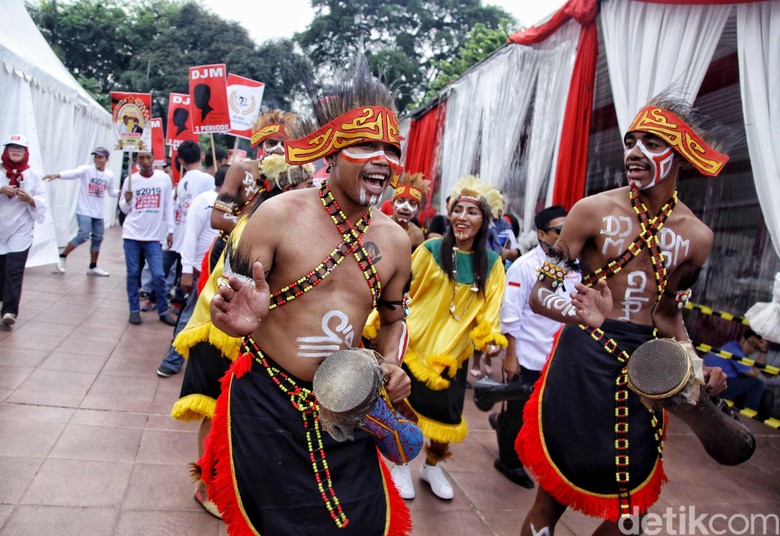 Jokowi-Maruf akan Diikuti Massa Berbusana Adat di Kampanye Perdana Jokowi-Maruf akan Diikuti Massa Berbusana Adat di Kampanye Perdana