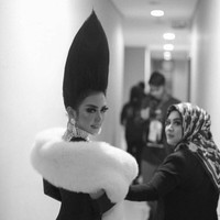 Syahrini baru saja menggelar konser tunggalnya setelah eksis selama 10 tahun di industri musik Tanah Air di Ciputra Art Preneur, Jakarta, Kamis (20/9/2018). Konser bertajuk 10 Tahun Jambul Khatulistiwa, Syahrini lebih banyak memamerkan rambut dan headpiece unik yang telah menjadi ciri khasnya selama ini.  Foto: Dok. Hairstylist Anda Arrusa