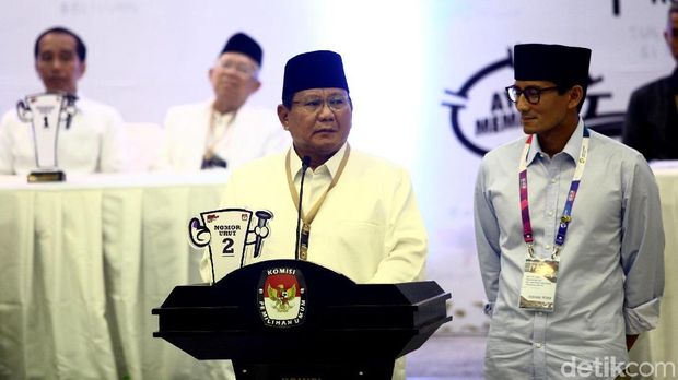 Prabowo-Sandiaga di KPU / 