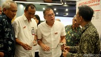 Hadir dalam acara tersebut Advisor YDBA, Tonny Sumartono,  Pengurus YDBA sekaligus Quality Technology Division Head PT Astra Honda Motor,  Setyo Budi Anang,  Ketua Pengurus YDBA (Yayasan Dharma Bhakti Astra)  , Henry C. Widjaja berbincang dengan salah satu peserta.