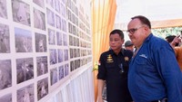 Menteri Energi dan Sumber Daya Mineral (ESDM) Ignasius Jonan mengunjungi proyek Pembangkit Listrik Tenaga Bayu (PLTB) Tolo I di Kabupaten Jeneponto, Provinsi Sulawesi Selatan. Kunjungan ini, untuk memantau perkembangan proyek kebun angin penghasil listrik tersebut.Foto: Dok. Kementerian ESDM