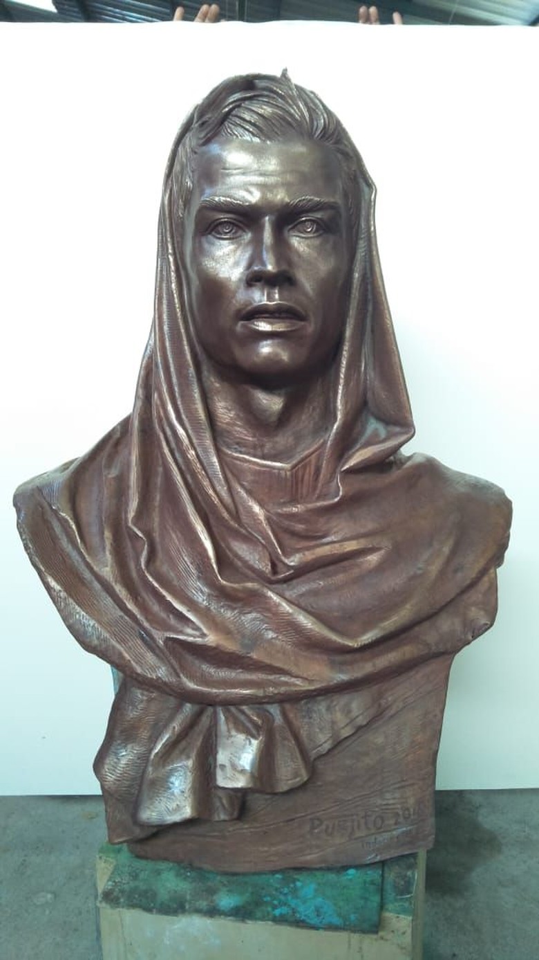 Ssst... Ada Patung Ronaldo Berkerudung di Jakarta Ssst... Ada Patung Ronaldo Berkerudung di Jakarta