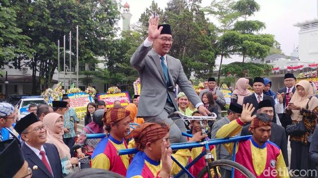 Ridwan Kamil ke Mang Oded: Semua akan Indah Pada Waktunya