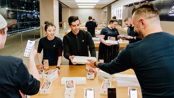 Begini tampilan di dalam Apple Store yang berada di Sydney. Foto: Apple