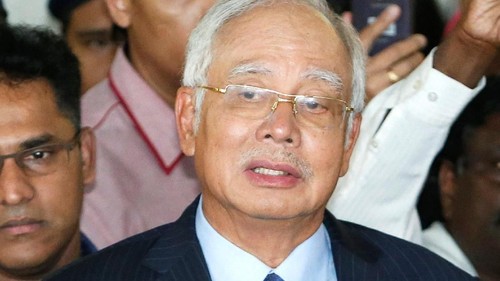 Mantan Perdana Menteri Malaysia Najib Razak kembali menjalani sidang kasus pencucian uang. Najib tersandung kasus 1MDB sebelum akhirnya lengser dari PM Malaysia
