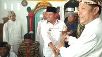 Begini Ritual Cuci Benda Pusaka Keraton Kaprabonan Cirebon