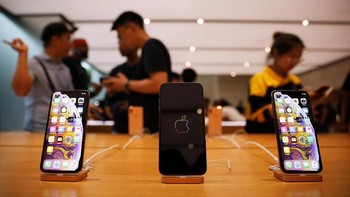iPhone XS dan XS Max mulai hari ini sudah dijual di berbagai negara. Sedangka iPhone XR mulai dipasarkan bulan Oktober. Foto: Reuters