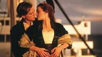 Film Titanic akan tayang kembali untuk meriahkan momen hari Valentine. James Cameron melakukan beberapa perombakan agar Titanic dapat disaksikan dengan nyaman dan tak ketinggalan zaman. Perombakan film Titanic ini menghabiskan biaya sebesar 18 juta USD atau senilai Rp 270 miliar. (Foto: dok. 20th Century Studios, Paramount Pictures, Paramount Home Entertainment)
