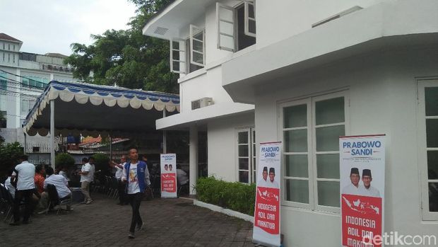 Di Posko Prabowo-Sandiaga, Dijual Atribut 2019 Ganti Presiden
