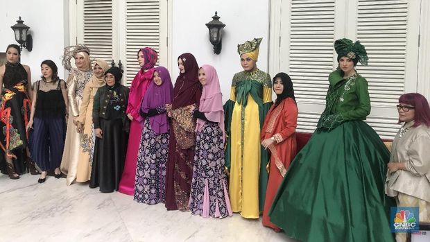 6 Desainer RI Siap Pamer Koleksi di Paris Fashion Week 