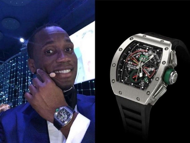Didier Drogba yang populer ketika memperkuat klub sepakbola Chelsea pernah tertangkap kamera memakai jam tangan mewah dari Richard Mille. Jam tangan yang dipakai pemain asal Afrika ini harganya mencapai 125 ribu poundsterling atau sekitar Rp 2,4 miliar. (Foto: Instagram)