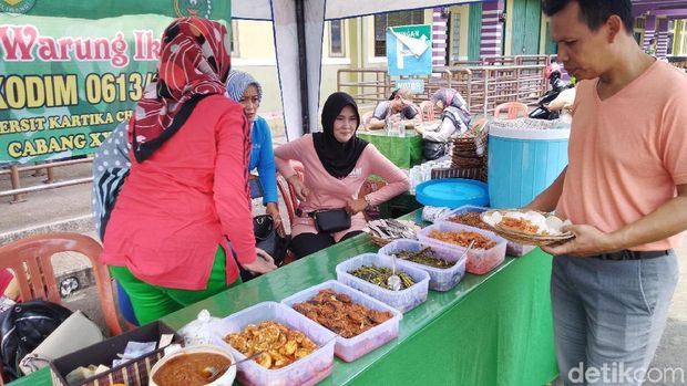 Jumat Beramal, TNI di Ciamis Buka Warung Ikhlas