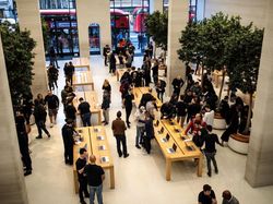 Demam iPhone Juga Melanda Inggris