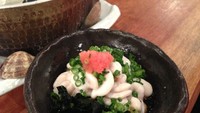Dari Jepang ada shirako yang secara harfiah berarti anak kulit putih. Makanan ini merupakan sperma ikan cod atau ikan buntal yang tampilannya mirip otak dengan warna putih. Kabarnya shirako terasa seperti custard manis. Foto: OnTheGas.org