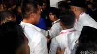Sebelumnya pasangan Prabowo-Sandi tiba lebih dahulu sebelum Jokowi-Maruf. 