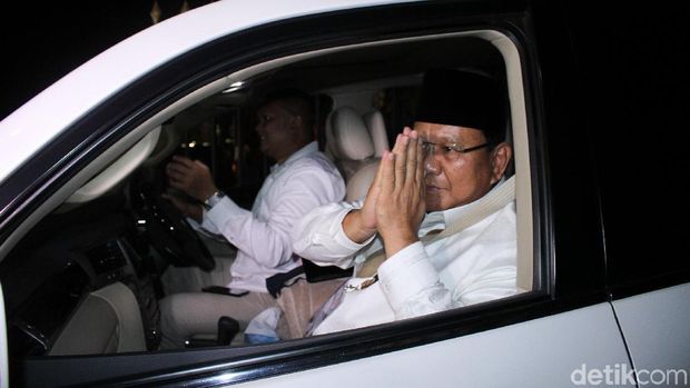 Saat Prabowo-Sandi saat akan ke KPU, Jakarta, Jumat (21/9/2018).