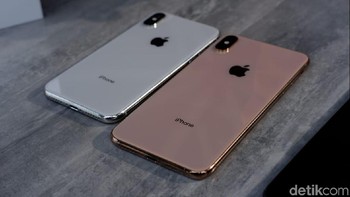 Perbandingan antara iPhone X dan iPhone XS Max. Foto: detikINET/Adi Fida Rahman
