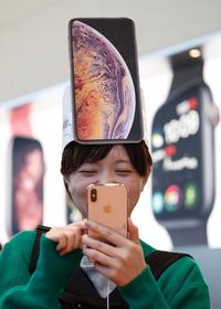 Penjualan iPhone Mengecewakan, Saham Apple Kena Downgrade
