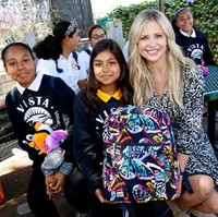 Ini penampilan Sarah sekarang, 21 tahun sejak menjadi Buffy pertama kali pada 1997. Tak terlihat ada perubahan yang berarti pada penampilannya. Wajahnya masih seperti berusia 20-an tahun. Foto: Getty Images