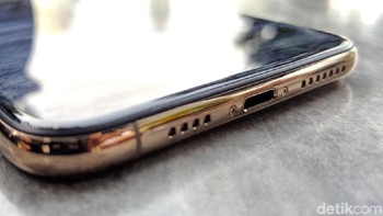 Chipset tersebut memiliki proses fabrikasi 7nm dan 6,9 miliar transistor. A12 Bionic dibekali fitur 6 core CPU dan 4 Core GPU serta neural engine yang disebut-sebut bisa optimal dalam operasional machine learning. Foto: detikINET/Adi Fida Rahman