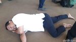 Foto: Beragam Ekspresi Saat Menghadapi Korban Pingsan Mendadak