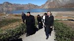 Saat Kim Jong-Un dan Moon Jae-In Ada di Danau Surga