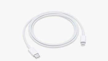 4. USB-C to Lightning Cable - USD 20: Kabel yang satu ini juga harus dibeli terpisah dan dipadukan dengan 30W Power Adapter jika pengguna ingin melakukan isi ulang cepat di iPhone terbaru. Foto: Apple