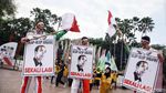 Gaya Para Relawan Jokowi di Tugu Proklamasi