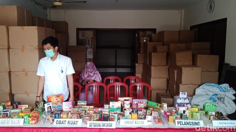 BPOM Gerebek 4 Gudang Obat Tradisional Ilegal BPOM Gerebek 4 Gudang Obat Tradisional Ilegal
