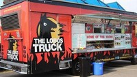 Food truck di wilayah Los Angeles ini menyediakan nachos unik bernama wacho alias waffle nacho. Sesuai namanya, menu di The Lobos Truck ini berisi waffle, mac and cheese, pork ribs, keju cheddar, potongan jalapeno, dan saus istimewa. Foto: yimg
