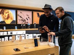 Demam iPhone Juga Melanda Inggris