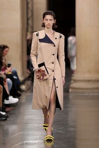 Dibuat dari Spons, Sepatu Aneh Seharga Rp 15 Jutaan Ini Sudah Sold Out