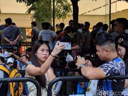 Bertahan Semalam Suntuk Berujung iPhone Idaman