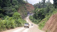 Pembangunan untuk jalan perbatasan Kalimantan 734,28 km dalam periode 2015-2018 tersebut menghabiskan anggaran Rp 3,15 triliun. Istimewa/ Dok. Ditjen Bina Marga.