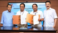 Sinergi antara Bank BRI dan Lion Air Group ini ditandai dengan penandatanganan Perjanjian Kerja Sama (PKS) oleh Direktur Hubungan Kelembagaan Bank BRI Sis Apik Wijayanto dan Presiden Direktur Lion Air Group Edward Sirait, Jumat (21/9/2018) di Kantor Pusat BRI dengan disaksikan Founder Lion Air Group Rusdi Kirana. Foto: dok. BRI