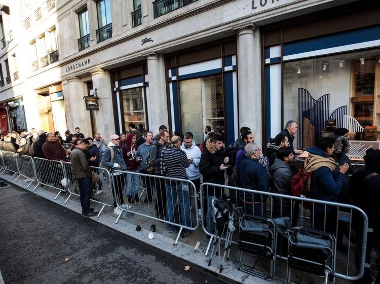 Demam iPhone Juga Melanda Inggris