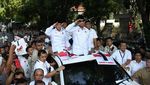 Ambil Nomor Urut, Prabowo Setia Naik Lexus di 2014 dan 2019